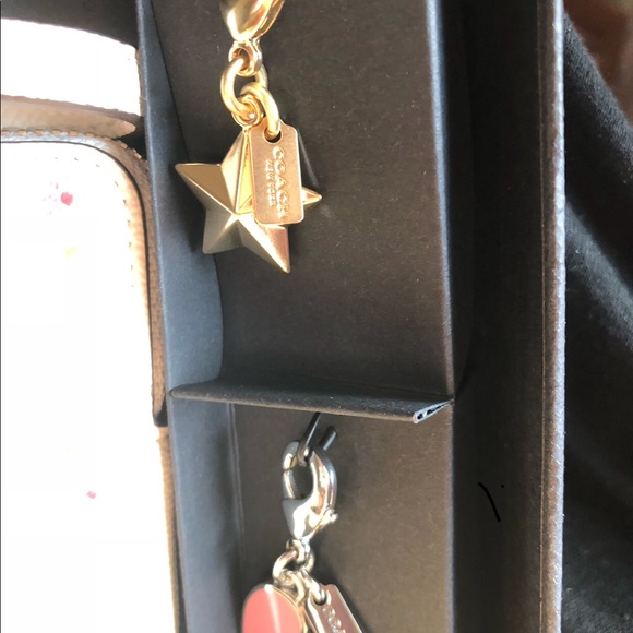 COACH Boxed Corner Zip With Charms JUST IN - Picture 5 of 8